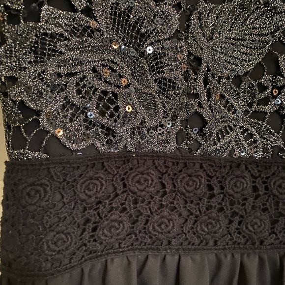 Prom/Wedding - Backless Black Maxi Dress w/ Lace & Silver Floral Details - SizeM - Picture 8 of 12